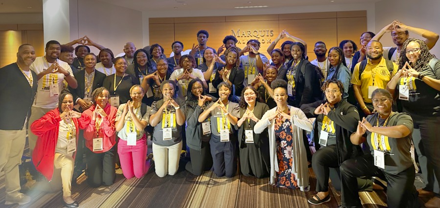 Students, faculty win awards, scholarships at largest-ever MANRRS Conference
