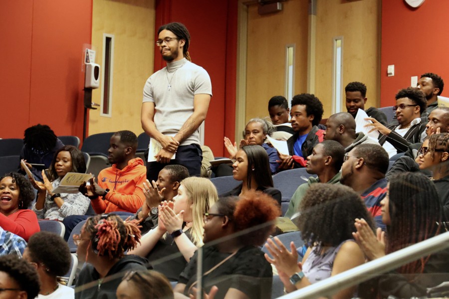 CAES seniors “pass the torch,” celebrate peers in annual Student Awards ceremony