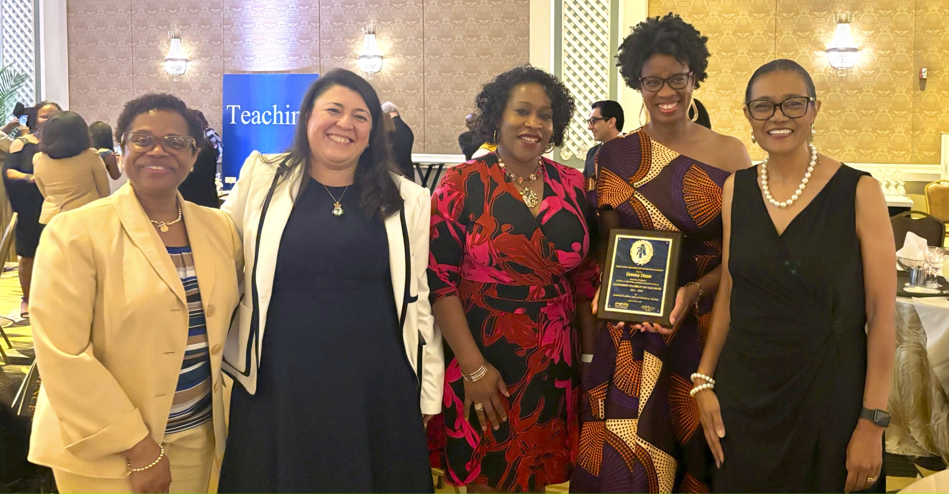 Devona Dixon award_9437-resized-1920px-150dpi