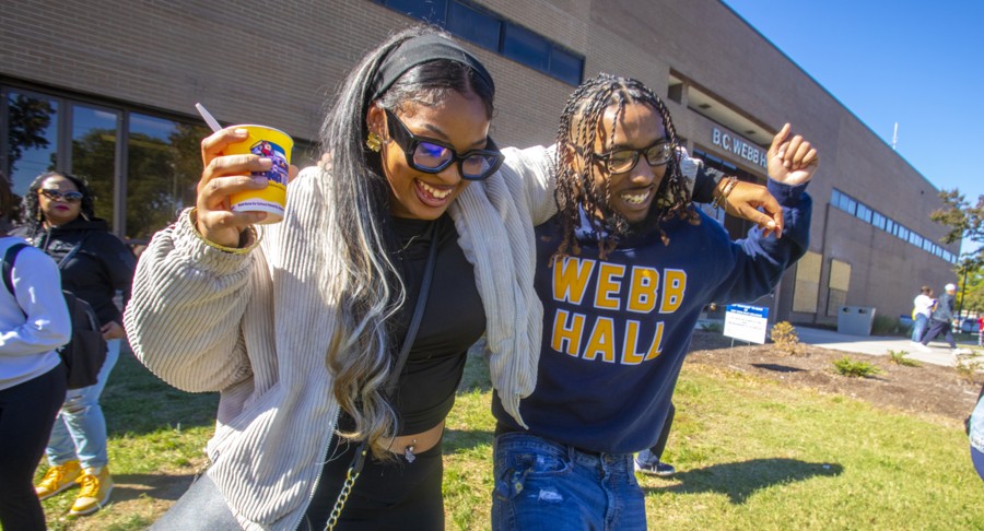 CAES Alumni Celebrate, “Shout Out” Their Peers at Homecoming Cookout